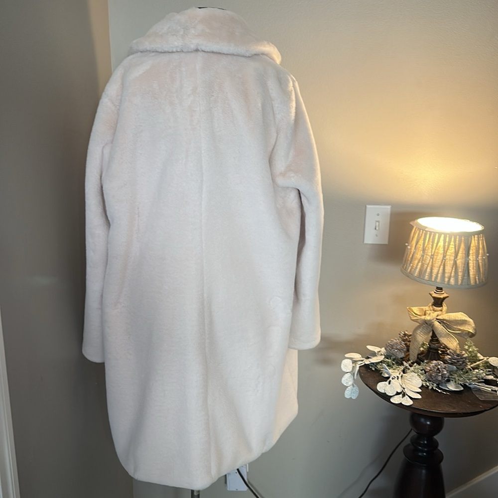 Torrid pale, powder pink puff coat - 1X  14/16 - Picture 3 of 7